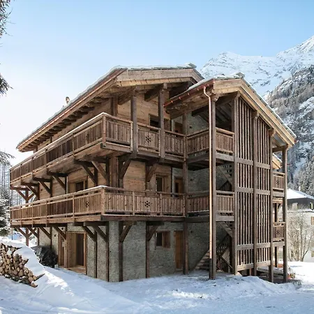 Luxe Near Lift