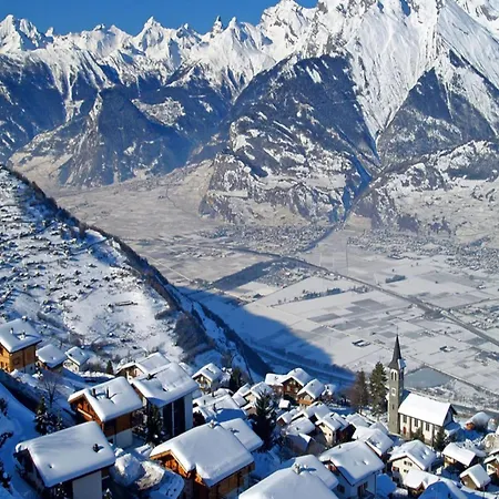 Luxe Near Lift